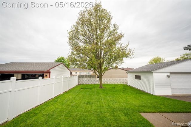 27188 Weddel Avenue, Brownstown, MI 48183