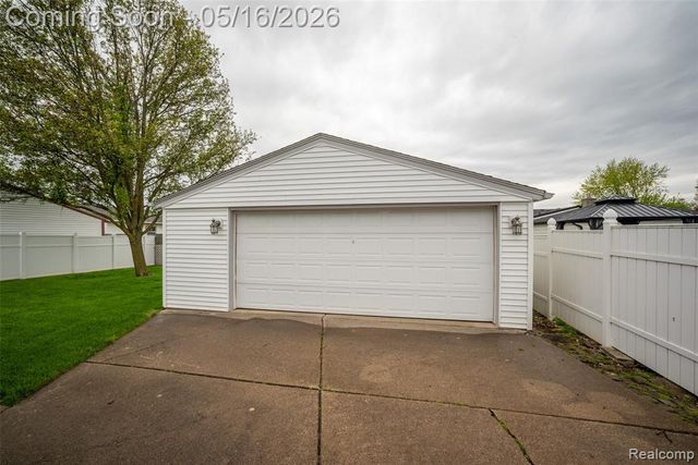 27188 Weddel Avenue, Brownstown, MI 48183
