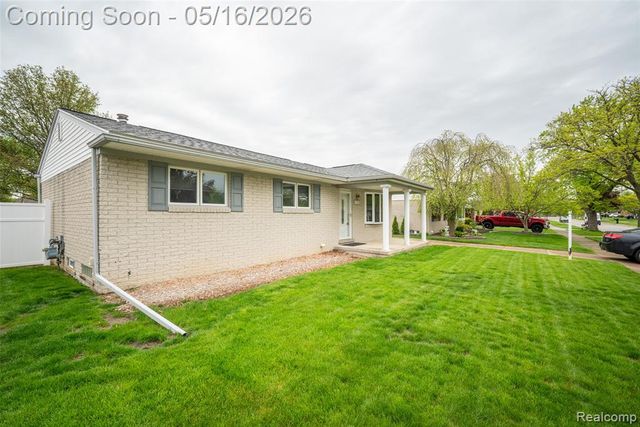 27188 Weddel Avenue, Brownstown, MI 48183