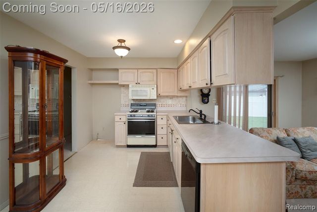 27188 Weddel Avenue, Brownstown, MI 48183