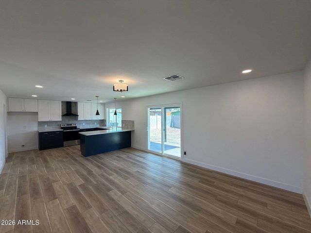 7731 W MULBERRY Drive, Phoenix, AZ 85033