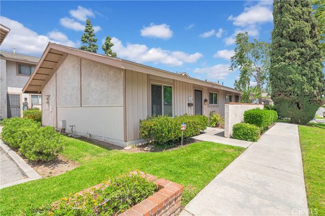 121 Doverfield Drive 61, Placentia, CA 92870