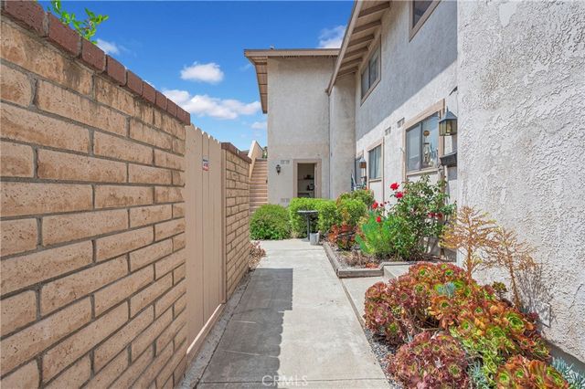 121 Doverfield Drive 61, Placentia, CA 92870