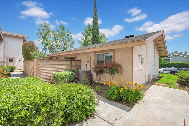 121 Doverfield Drive 61, Placentia, CA 92870