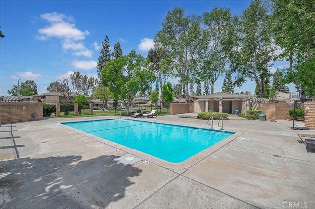 121 Doverfield Drive 61, Placentia, CA 92870