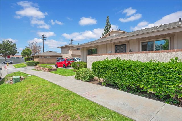 121 Doverfield Drive 61, Placentia, CA 92870