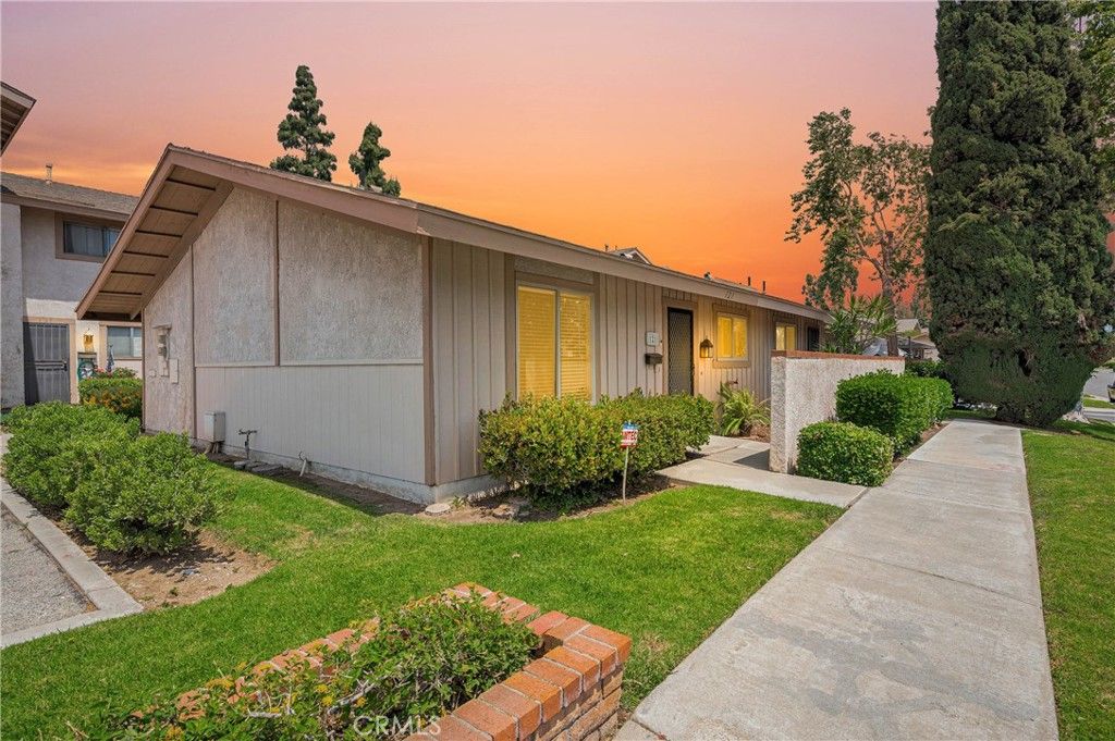121 Doverfield Drive 61, Placentia, CA 92870