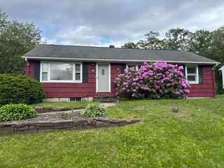 141 Cooper St, Springfield, MA 01108