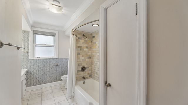 893 S Poplar Avenue, Elmhurst, IL 60126