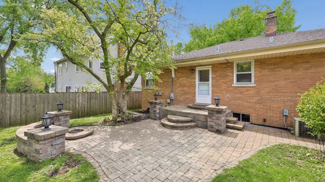 893 S Poplar Avenue, Elmhurst, IL 60126