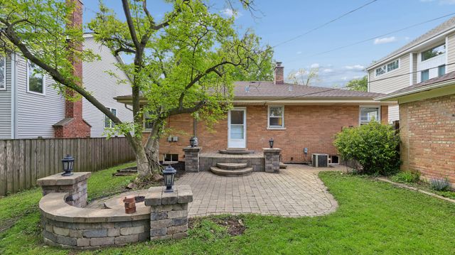893 S Poplar Avenue, Elmhurst, IL 60126