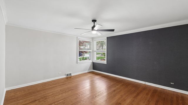 893 S Poplar Avenue, Elmhurst, IL 60126