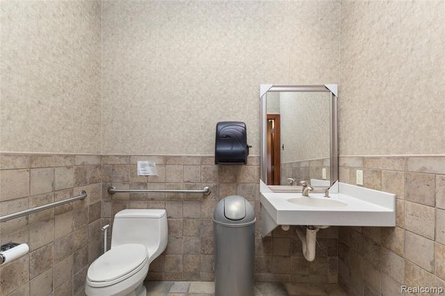 14211 W 11 Mile Road, Oak Park, MI 48237