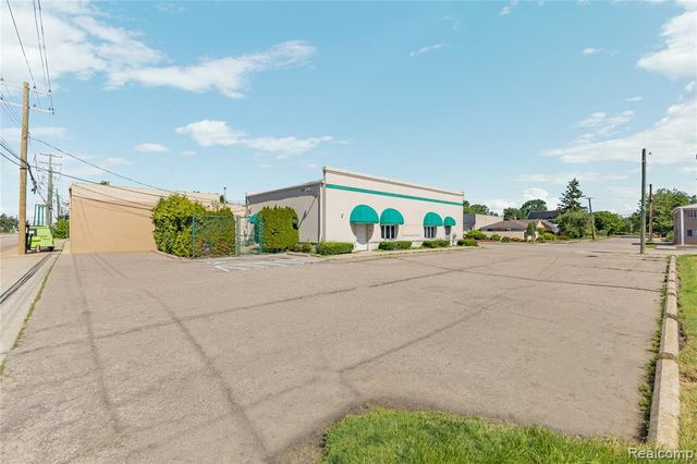 14211 W 11 Mile Road, Oak Park, MI 48237