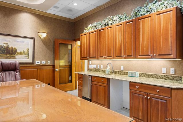 14211 W 11 Mile Road, Oak Park, MI 48237