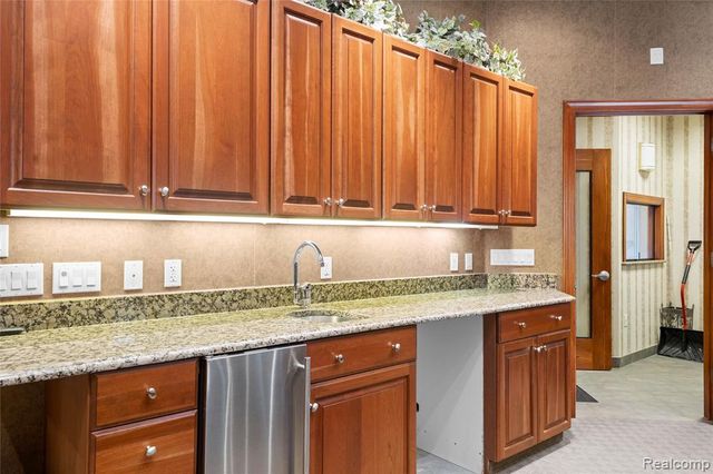14211 W 11 Mile Road, Oak Park, MI 48237