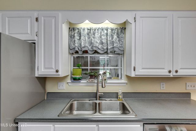 100 Fairdale Place, Brandon, MS 39042