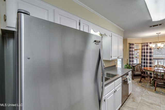 100 Fairdale Place, Brandon, MS 39042