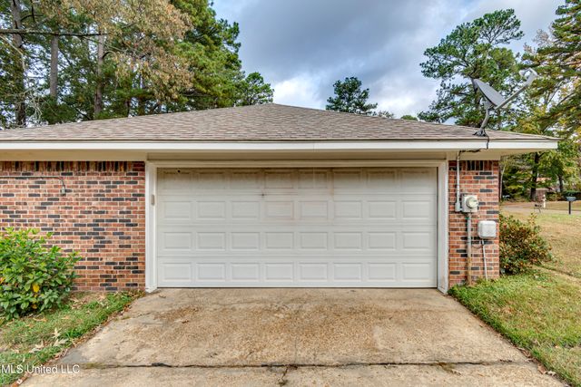 100 Fairdale Place, Brandon, MS 39042