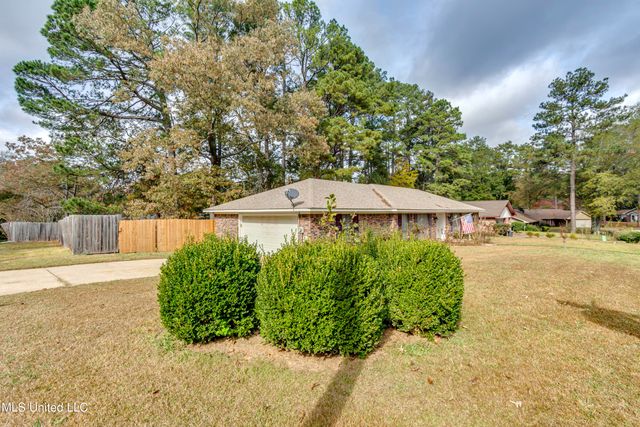 100 Fairdale Place, Brandon, MS 39042