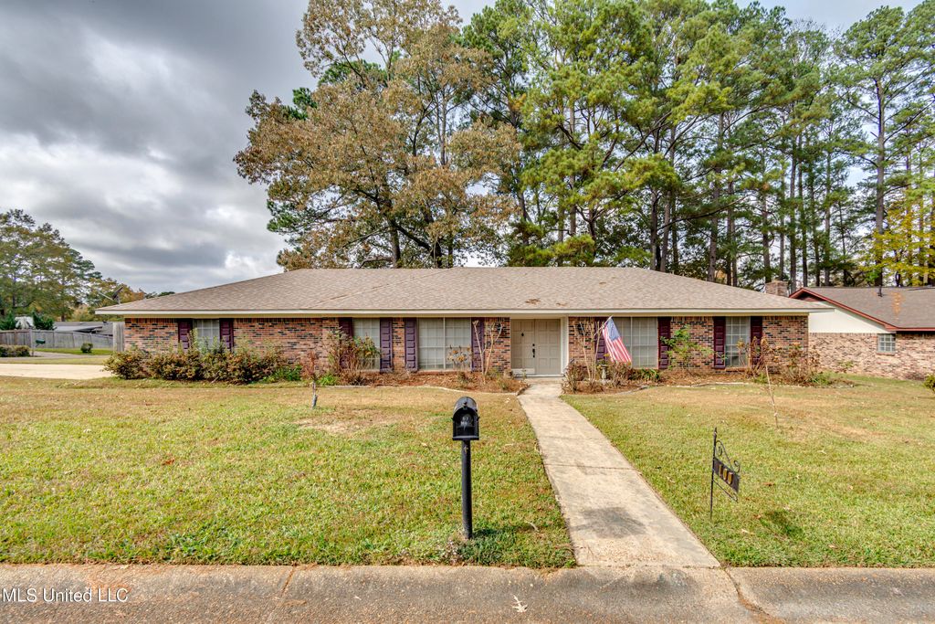 100 Fairdale Place, Brandon, MS 39042