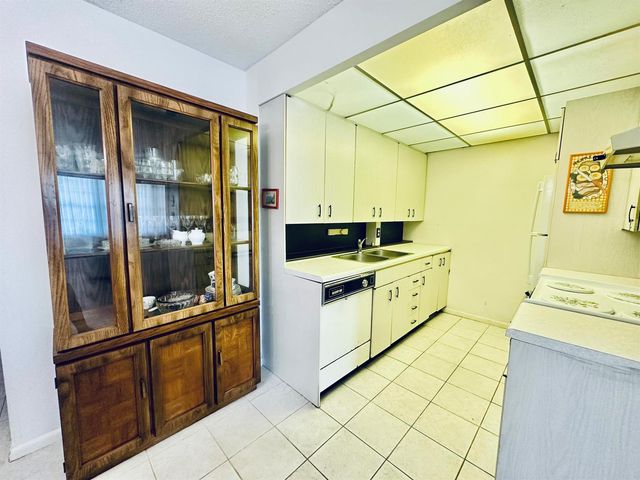 2060 Harwood E 2060, Deerfield Beach, FL 33442