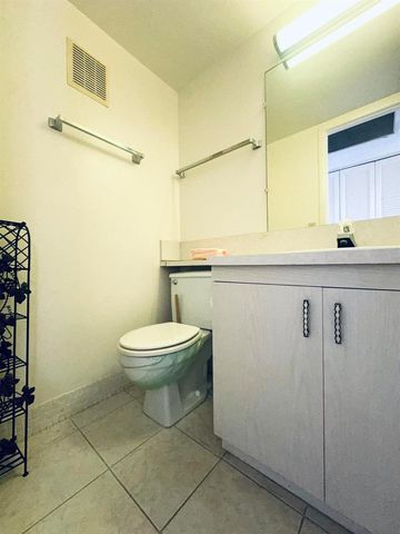2060 Harwood E 2060, Deerfield Beach, FL 33442