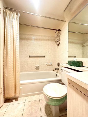 2060 Harwood E 2060, Deerfield Beach, FL 33442