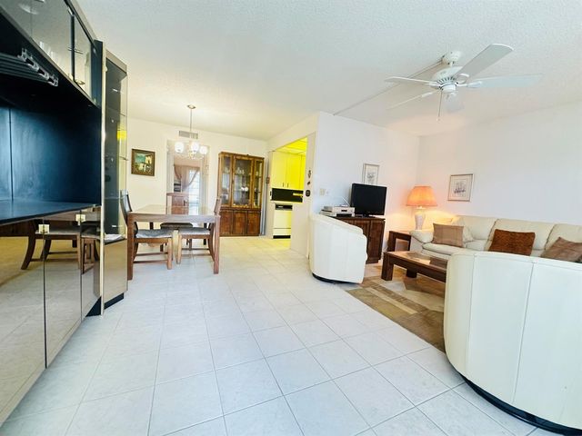 2060 Harwood E 2060, Deerfield Beach, FL 33442