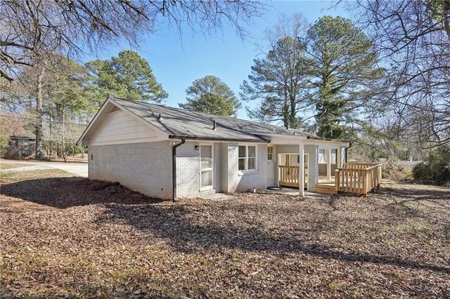 507 Castleaire Drive, Stone Mountain, GA 30087
