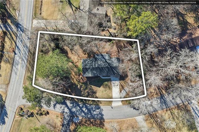 507 Castleaire Drive, Stone Mountain, GA 30087