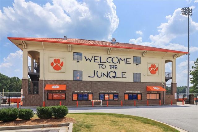 507 Castleaire Drive, Stone Mountain, GA 30087