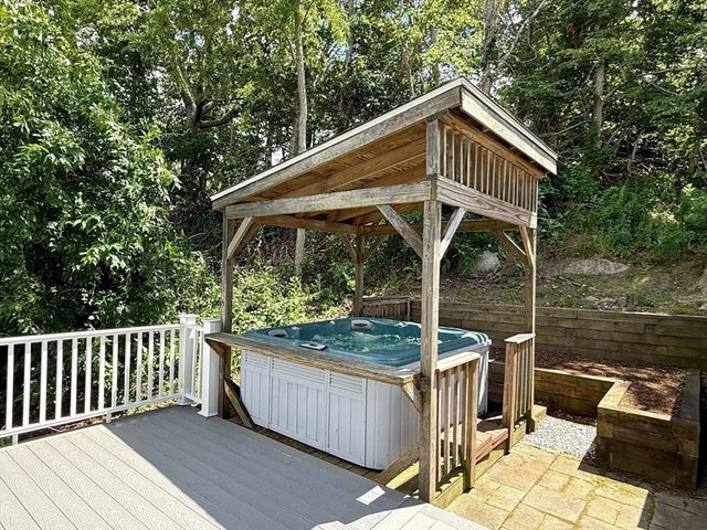 29 Eagle Hill Drive, Plymouth, MA 02360