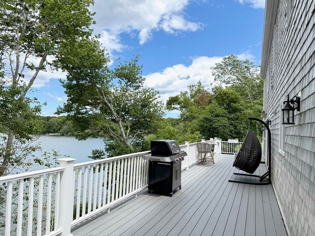 29 Eagle Hill Drive, Plymouth, MA 02360