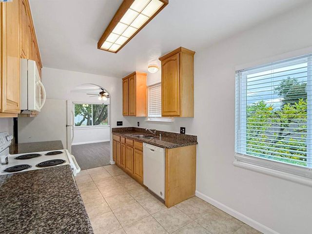 1516 Grove Way, Hayward, CA 94546