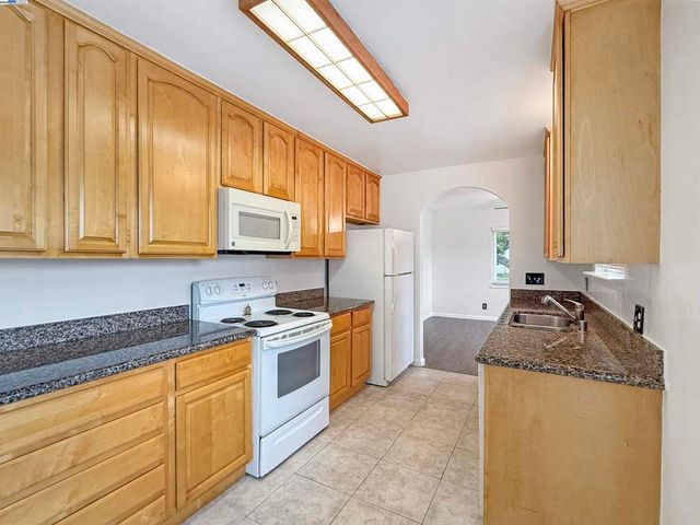 1516 Grove Way, Hayward, CA 94546