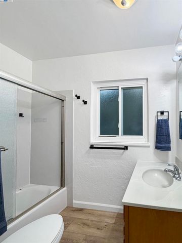 1516 Grove Way, Hayward, CA 94546