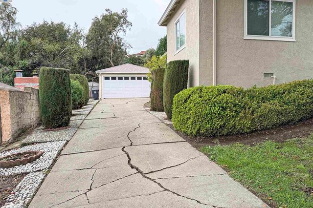 1516 Grove Way, Hayward, CA 94546