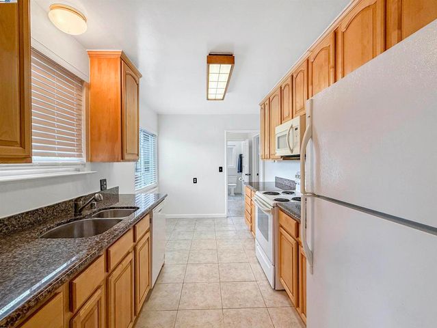 1516 Grove Way, Hayward, CA 94546