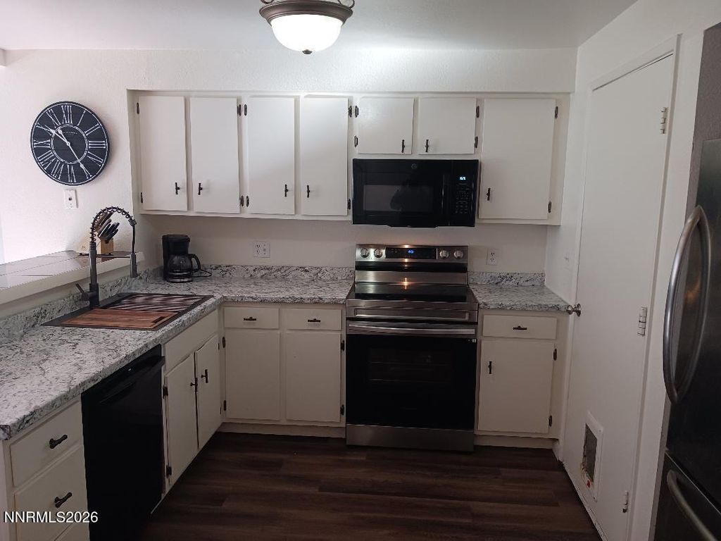 Image 8 of property listing at 401 Allouette Way APT 7, Carson City, NV 89701