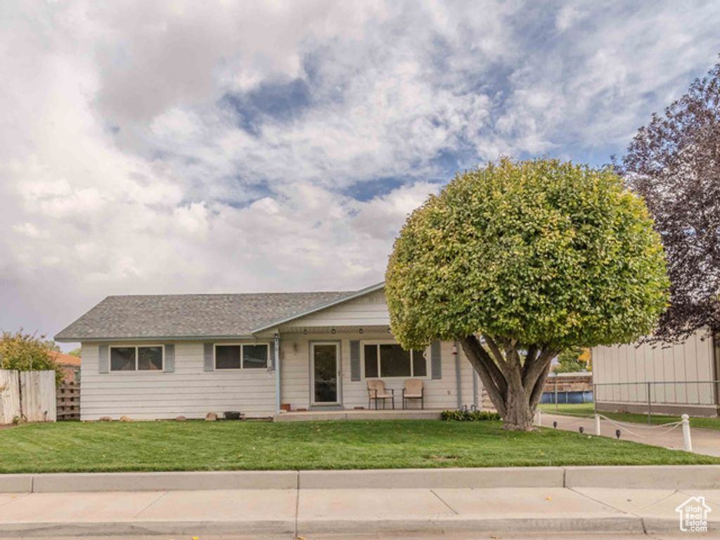 470 N 400 E, Roosevelt, UT 84066