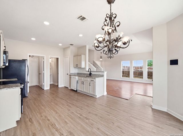 8606 Still Moon, San Antonio, TX 78245