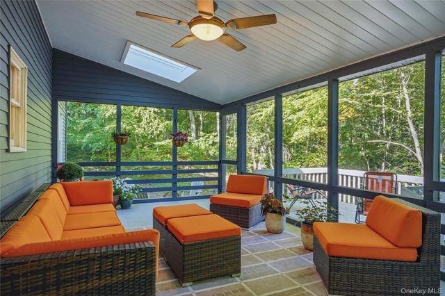 2 Durmo Road, New Paltz, NY 12561