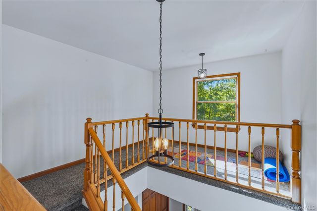 2 Durmo Road, New Paltz, NY 12561