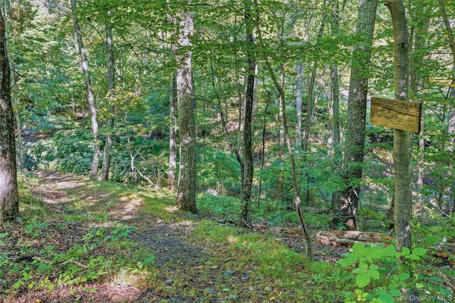2 Durmo Road, New Paltz, NY 12561