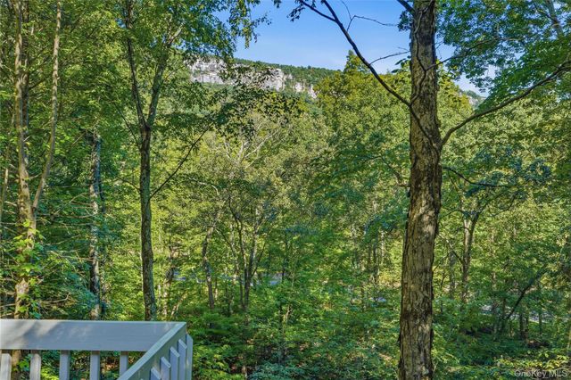 2 Durmo Road, New Paltz, NY 12561