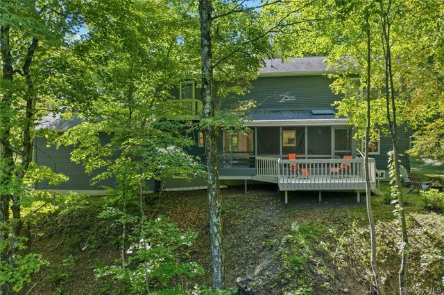 2 Durmo Road, New Paltz, NY 12561