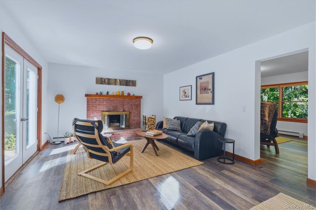 2 Durmo Road, New Paltz, NY 12561