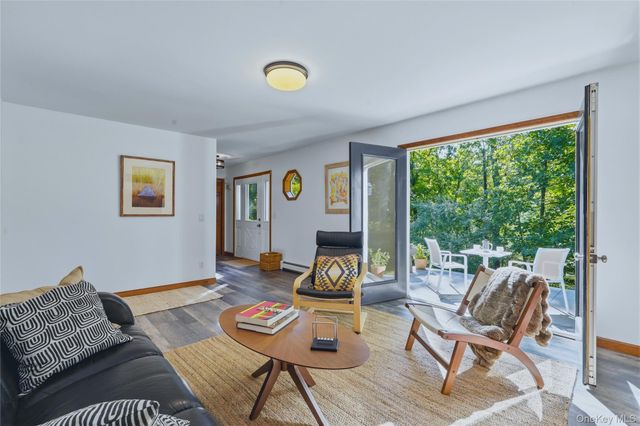 2 Durmo Road, New Paltz, NY 12561
