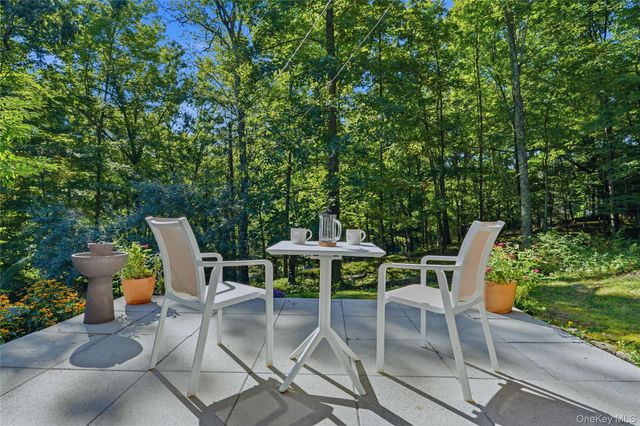 2 Durmo Road, New Paltz, NY 12561